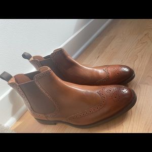 New Clark’s Men’s 11 Boots, fits like a size 12